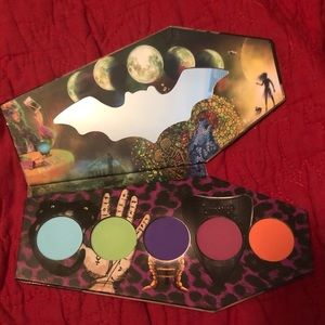Hocus Pocus Eyeshadow palette 👻